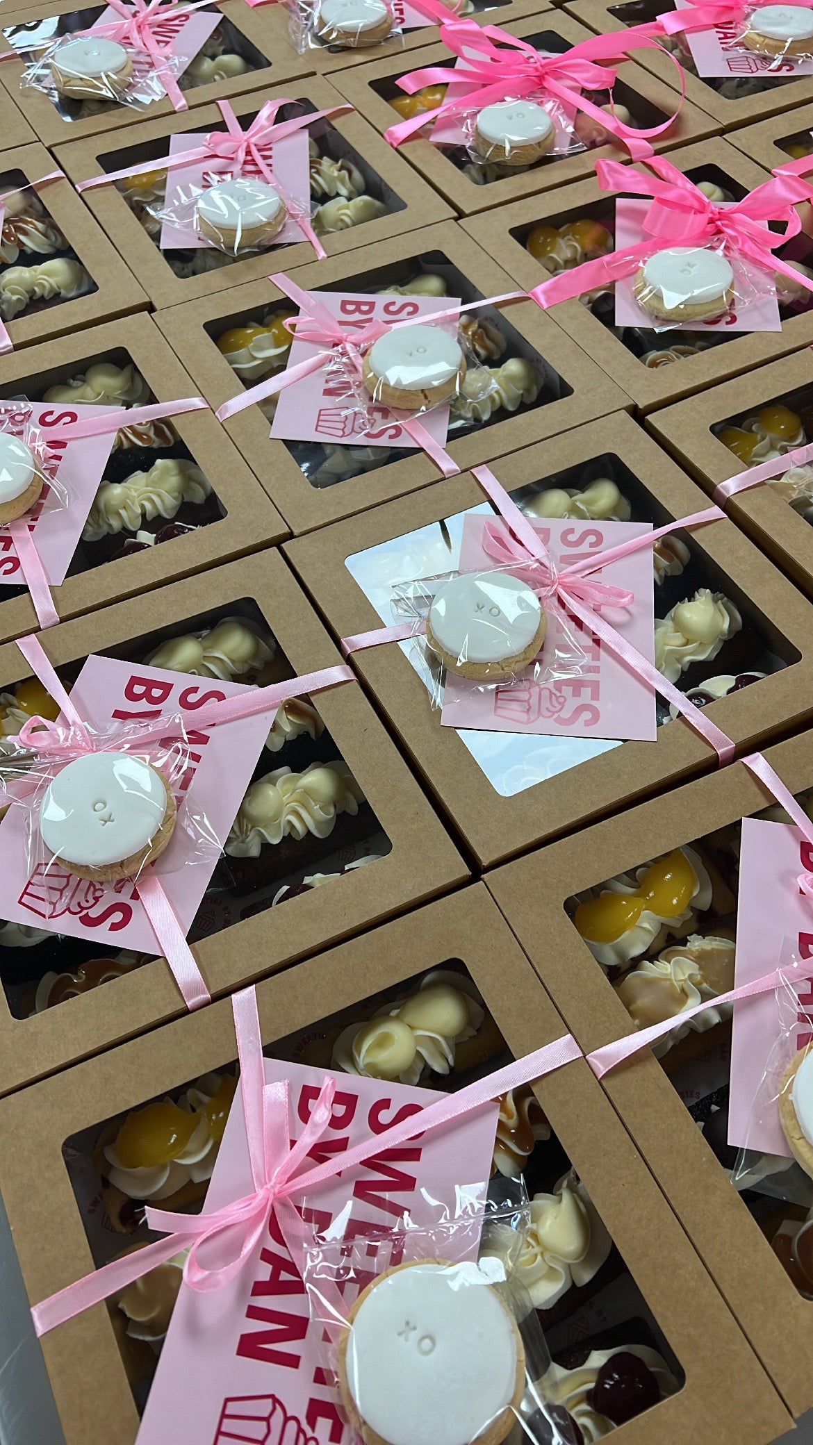 CAKE TASTING BOX