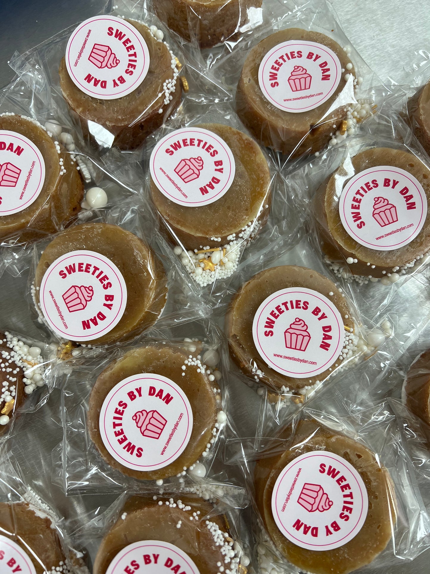 10 Pack Stuffed Caramilk Blondies with message plaque