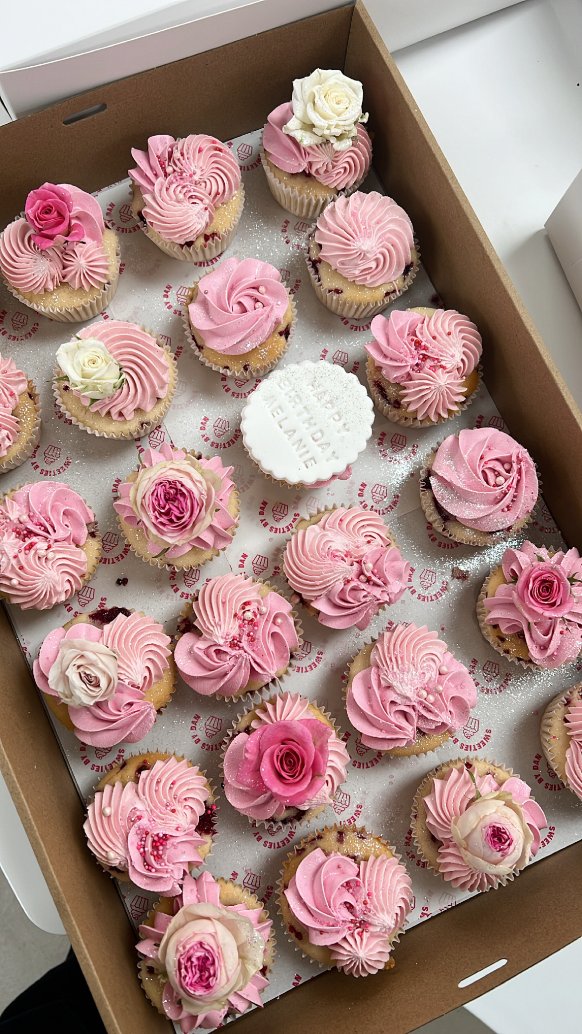 GALS GALS GALS CUPCAKES