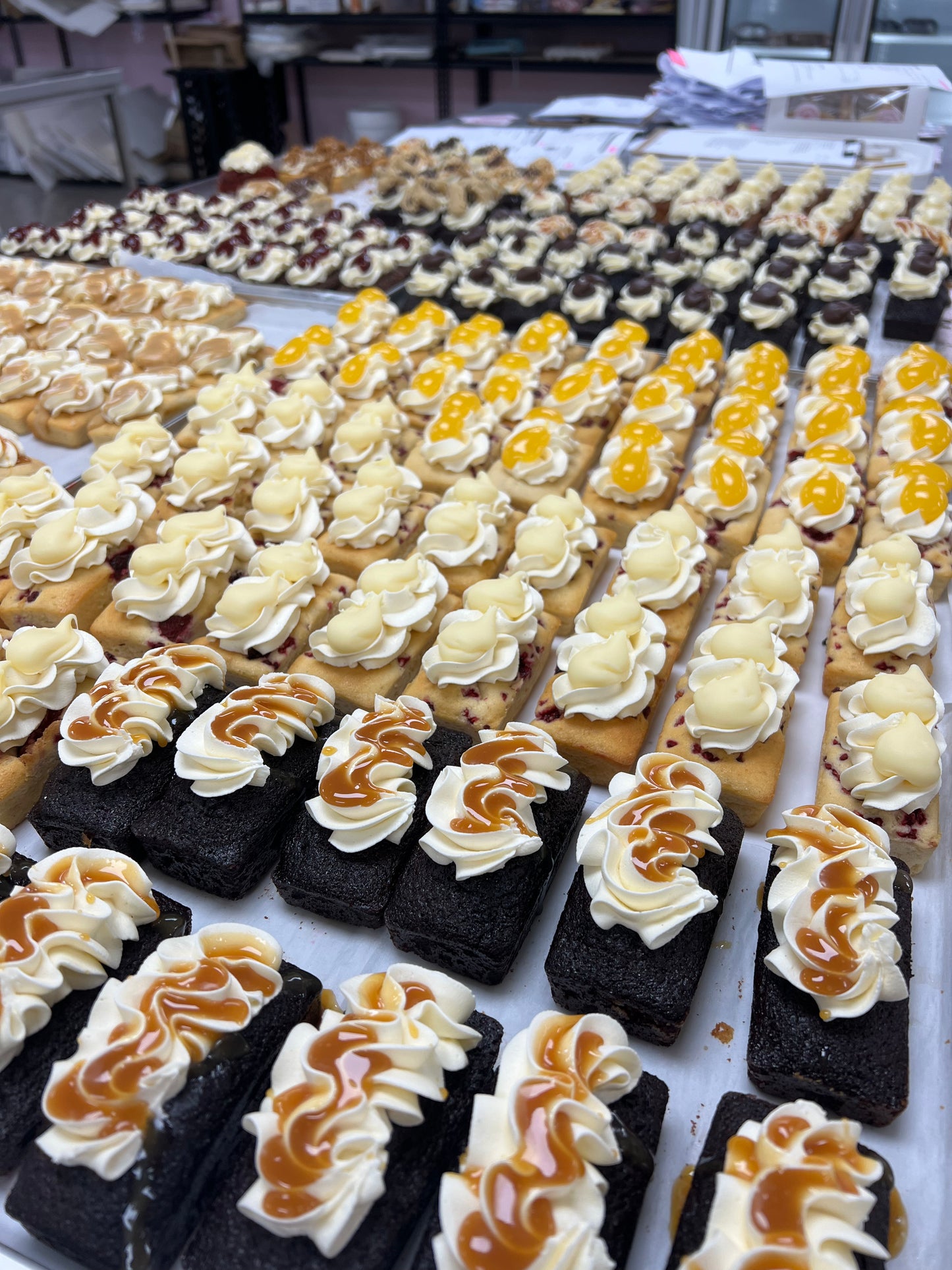 CAKE TASTING BOX
