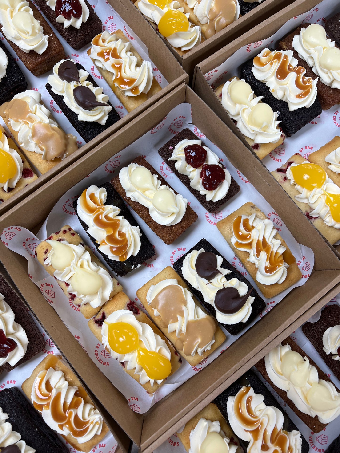 CAKE TASTING BOX