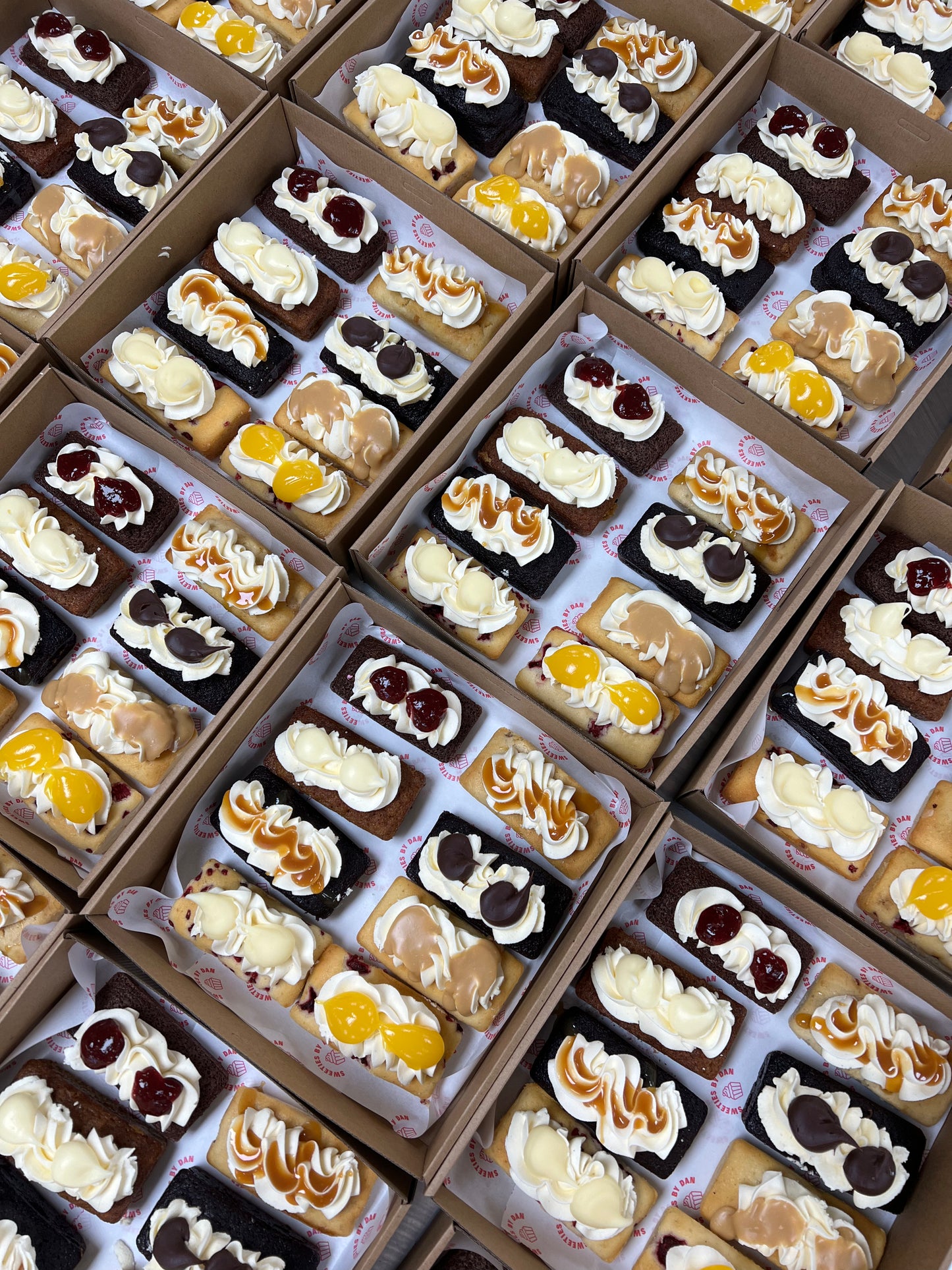 CAKE TASTING BOX