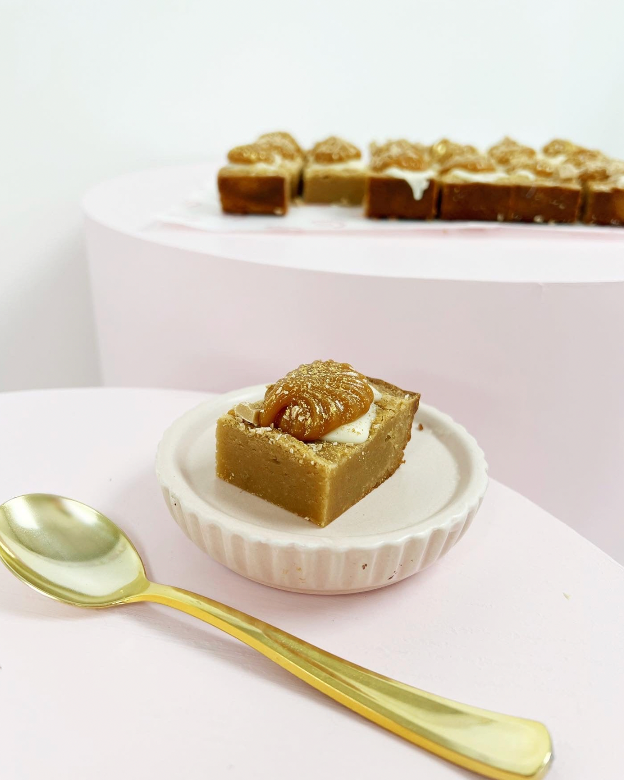 18 Piece Caramilk Blondie Slab
