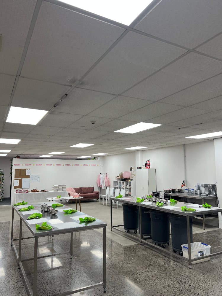 Canapes, Cocktails & Christmas Cupcake Decorating Class - Wednesday 10th December