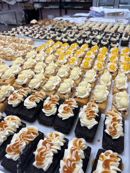 CAKE TASTING BOX