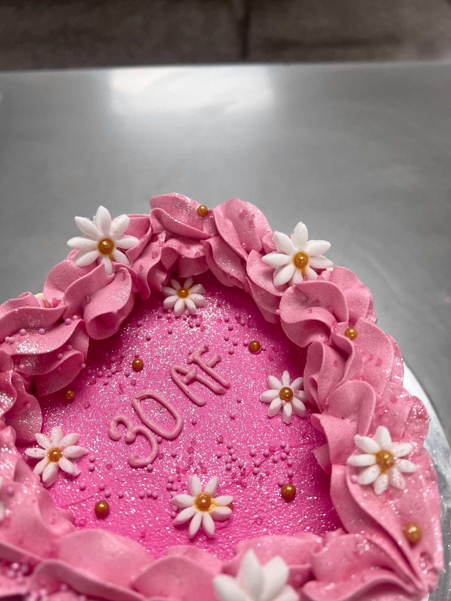 Frilly Daisy Cake Heart